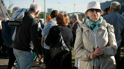 Mieszkańcy lubelskiego w drodze na marsz opozycji "Myślę, więc jestem"