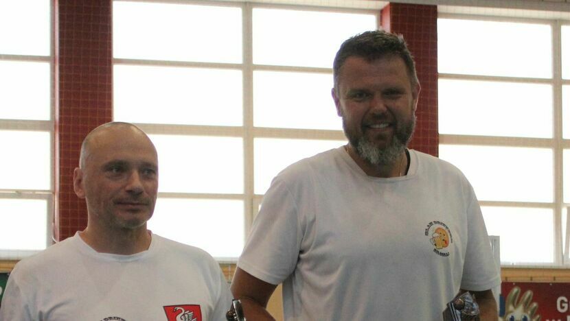 Przemysław Kubat (z lewej) i Łukasz Krawiec – zwycięzcy turnieju Koszykarskie Deble