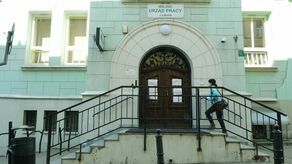 Pomoc dla bezrobotnych. Płatne staże i nawet do 42 tysięcy złotych na założenie firmy