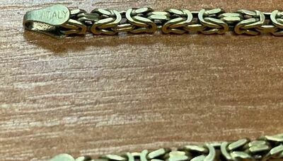 Złoty łańcuszek na szyi kusił złodzieja na Krakowskim Przedmieściu 