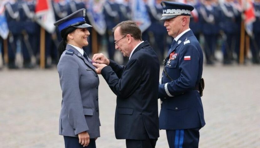 Medal im. im. podkomisarza Andrzeja Struja chełmskiej policjantce st. post. Katarzynie Gadzale wręczył w Warszawie podczas centralnych obchodów Święta Policji Mariusz Kamiński, minister spraw wewnętrznych i administracji.