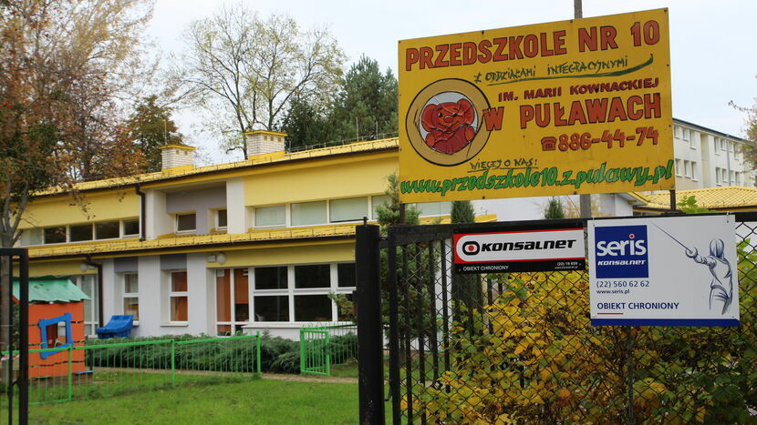 Trzy miejskie przedszkola, w tym MP nr 10 przy ul. F. Karpińskiego, otrzymają nowe ogrodzenia oraz zieleń. To część przetargu, na który miasto otrzymało państwową dotację
