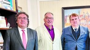 Na zdjęciu od lewej prof. dr. hab. n. med. Robert Rejdak, prof. dr hab. Wiesław Gruszecki, prof. dr. hab. n. med. Wojciech Załuska, rektor UML