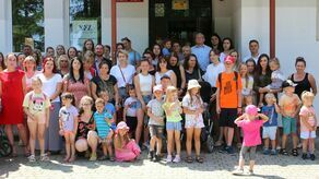 Społeczność Sadurek w tej sprawie jest zgodna. Według mieszkańców wioski szkoła zbudowana częściowo w czynie społecznym w 1972 roku powinna pozostać ośmioklasowa