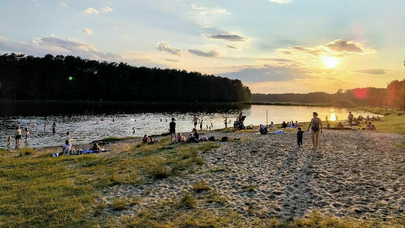 W poniedziałek zaczyna się sezon kąpielowy w Chodlu (powiat Opole Lubelskie). Mieszkańcy o los działki koło zalewu sprzeczają się od stycznia