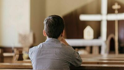 Samochód był potrzebny złodziejowi, by pojechać do kościoła 