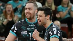 Tobias Brand (z prawej) został nowym przyjmującym LUK Lublin
