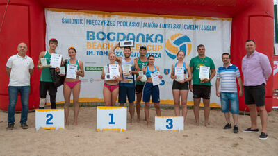 Triumfatorzy drugiej edycji Bogdanka Beach Volley Cup im. Tomasza Wójtowicza, która odbyła się w Międzyrzecu Podlaskim