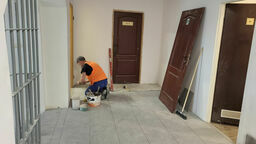 Więźniowie pracują jak mrówki, a skorzystają strażnicy