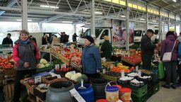 Czy opłaty zmotywują handlujących do sprzedaży na miejskich targowiskach? 