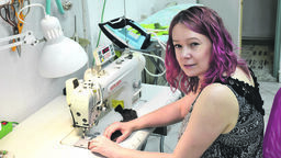 To wszystko wyrosło z mojej potrzeby oderwania się od pracy biurowej. Jeden idzie biegać, drugi na basen, trzeci na piwo. A ja siadam do maszyny – mówi Monika Zalewska .