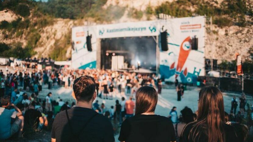 Festiwal w Kazimierzu Dolnym co roku przyciąga nad Wisłę wierną publiczność spragnioną rozrywki na wysokim poziomie