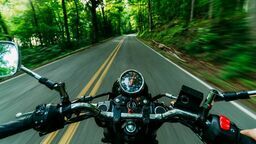 Pościg za motocyklistą. Tablicę rejestracyjną zostawił w szufladzie