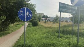 W zeszłym roku z budżetu obywatelskiego wyłożono kostką brukową ok. 150 metrów ścieżki nad rzeką. W tym jest plan, aby to kontynuować, ale już z nawierzchnią z masy bitumicznej