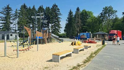 Niemal cała strefa relaksu nad zalewem w Zamościu jest gotowa. Po zakończeniu sezonu kąpielowego ma być jeszcze zbudowane boisko do koszykówki.