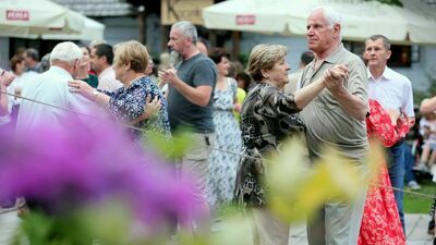 „Potańcówka pod gwiazdami” przyciągnęła wielu miłośników dobrej zabawy