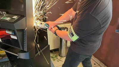 Ludziom, którzy na automatach grali i je udostępniali, przedstawiono zarzuty. Urządzenia zostały skonfiskowane