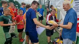 50 lat temu zagrał w meczu, w którym Polska wygrała z Anglią. Teraz kibicował młodym piłkarzom na Felinie