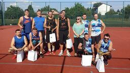 Te zespoły stanęły na podium turnieju w Radzyniu Podlaskim. W środku zawodnicy ReviaPark Zamość (czarne koszulki)