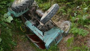 Pojechał do lasu po drewno. Zginął przygnieciony przez ciągnik