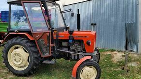 Ciągnik przygniótł starszego mężczyznę. Rolnik w szpitalu