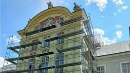  Poprzedni wykonawca zostawił plac budowy. Kto dokończy remont pałacu? 