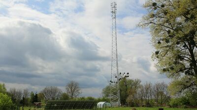 55-metrowa konstrukcja spędza sen z powiek grupie mieszkańców południowej części miasta, którzy walczą o jej rozbiórkę. Trwający od kilku miesięcy spór swój finał znajdzie w sądzie
