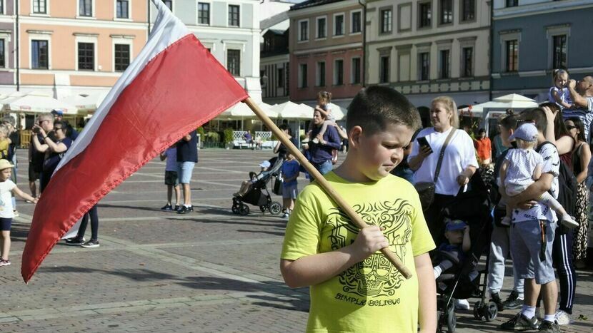 Doroczne uroczystości z okazji rocznicy Powstania Warszawskiego gromadzą wielu mieszkańców miasta.
