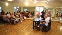 Mieszkańcy na spotkaniu z kierownictwem Banku Spółdzielczego