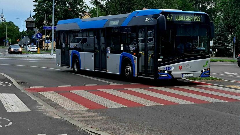 Autonomiczny tramwaj miał być tańszy niż autobusy. Ale jednak na razie właśnie takimi pojazdami będzie się odbywała komunikacja miejska w Zamościu