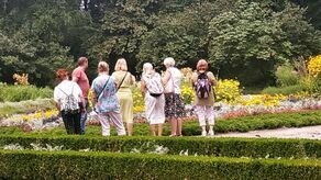 Seniorzy w Ogrodzie Saskim