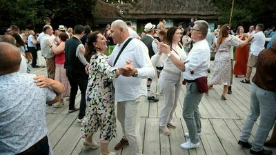 Potańcówka jak za dawnych lat. "Tak wyrwałem moją żonę"