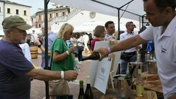 Zamość rajem dla miłośników wina. Płacisz raz, pijesz ile dusza zapragnie