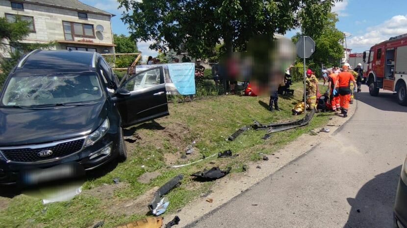 Na skrzyżowaniu dróg powiatowych w miejscowości Puszno Skokowskie w gminie Opole Lubelskie zderzyły się dwa samochody. Jeden z poszkodowanych kierowców został przetransportowany śmigłowcem LPR do szpitala