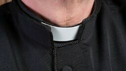 Ksiądz podglądał innych w toalecie. Jest akt oskarżenia 