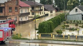 Zalane ulice w miejscowości Łukowa w powiecie biłgorajskim 