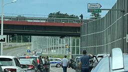 Utrudnienia na wylotówce z Lublina. Mężczyzna chciał skoczyć z wiaduktu