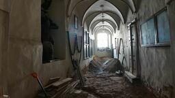 Podczas zakładania ogrzewania podłogowego odkryto fragmenty murów