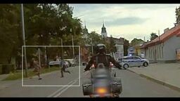 Próbował ukraść alkohol. Wpadł, bo pił piwo na ulicy