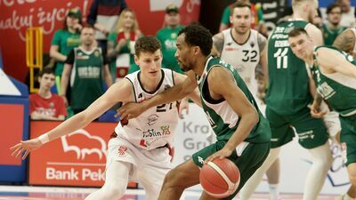 Michał Krasuski (w białym stroju) rzucił Dzikom Warszawa 13 pkt