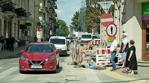 W ubiegłym tygodniu drogowcy zajęli chodnik i pas jezdni po stronie wschodniej. W tym przeniosą się na drugą stronę ulicy