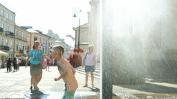 W upalne dni warto pamiętać o kilku rzeczach, które uchronią nas przed udarem słonecznym