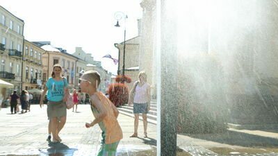 W upalne dni warto pamiętać o kilku rzeczach, które uchronią nas przed udarem słonecznym