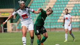 Klaudia Fabova (z piłką) to jedna z liderek Górnika Łęczna