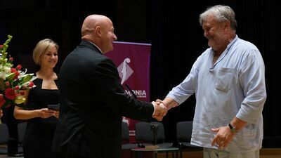 Marszałek Jarosław Stawiarski wręcza Krzysztofowi Cugowskiemu Odznakę Honorową „Zasłużony dla Województwa Lubelskiego” 