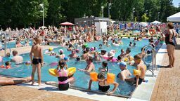 Puławski Park Wodny w trakcie sezonu należy do najbardziej obleganych miejsc tego rodzaju na Lubelszczyźnie. Jego rozbudowę utrudnia ograniczona ilość terenu wokół, jakim dysponuje miasto