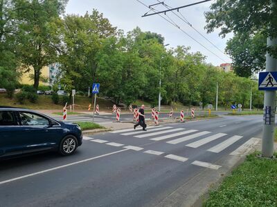 - To przejście jest bardzo niebezpieczne, dlatego ta zmiana jest tak ważna – zaznacza radny Adam Osiński
