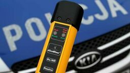 Siedzący za kierownicą 16-latek "wydmuchał" ponad promil