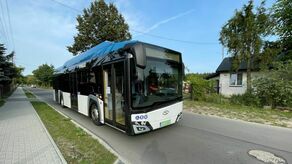 Elektryczny solaris wozi za darmo przez 2 tygodnie 