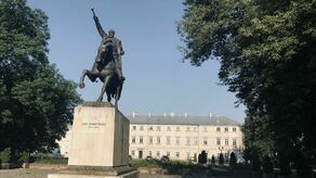 Przed nowym dyrektorem I LO w Zamościu skomplikowana operacja logistyczna, czyli przeprowadzka z tymczasowej siedziby w pałacu Zamoyskich (na zdjęciu) do poprzedniej w gmachu Akademii Zamojskiej